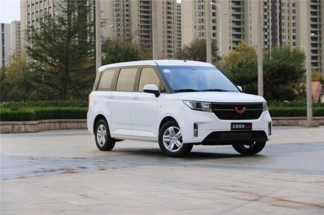 五菱宏光PLUS正式上市，6.58万元起售，三大亮点值得一看