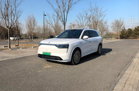 冬季出行的舒享座驾，问界M8以非凡体验应对严寒