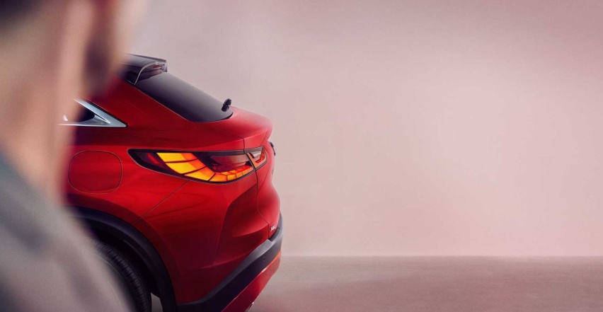英菲尼迪推QX55轿跑SUV向FX系列致敬 剑指宝马X4