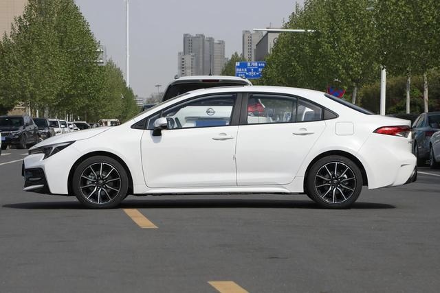 2024款丰田雷凌1.2T车型上市，升级车机功能，售价12.98万元起