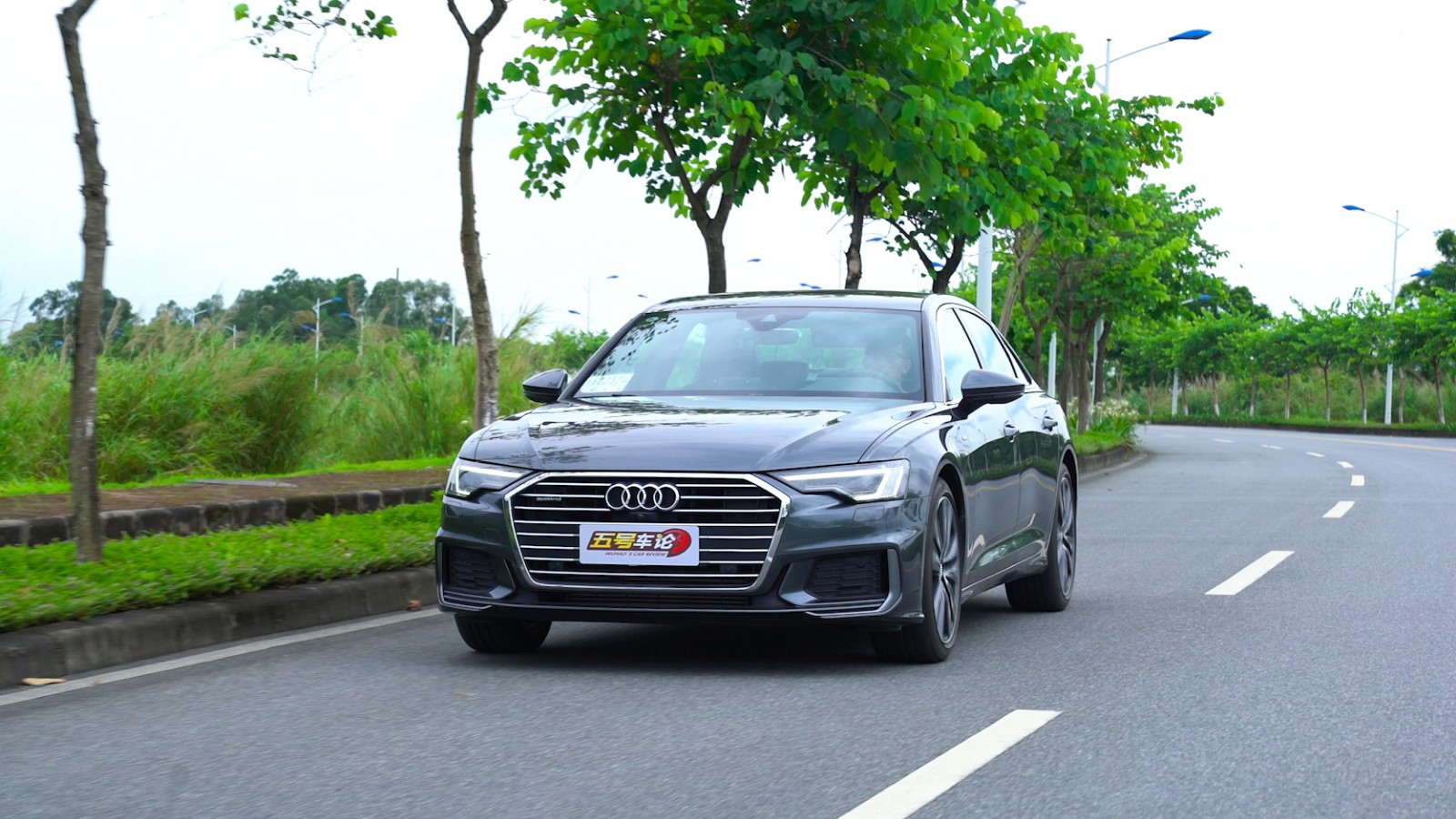 6分运动4分舒适的行政级轿车 你能接受吗？试全新奥迪A6L