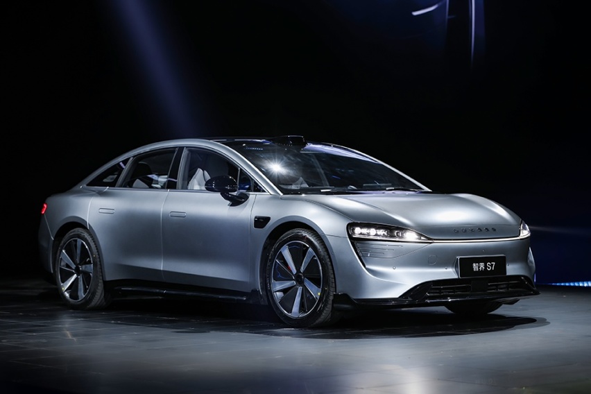 3.3秒破百 最大续航里程超800km 智界S7上市售24.98万起