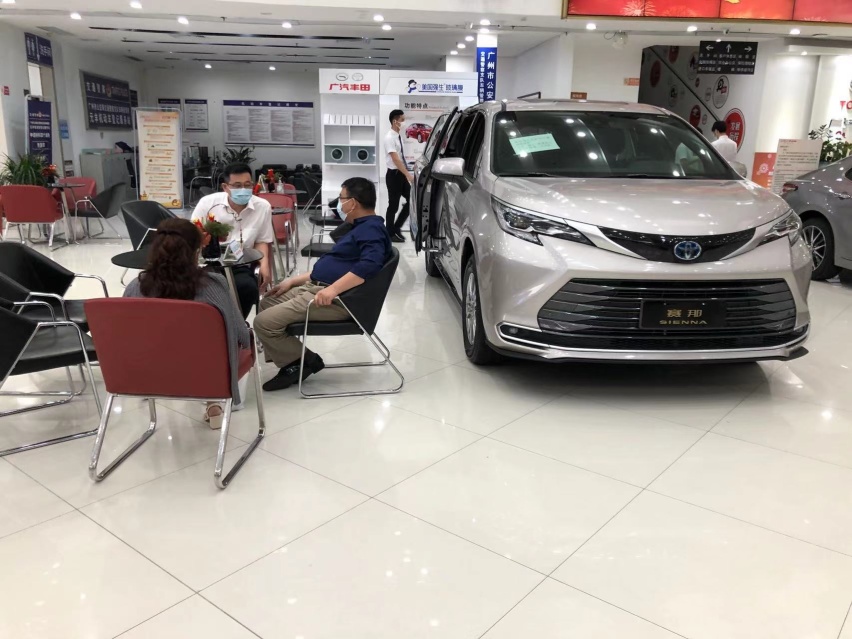 不加价的丰田赛那，离别克GL8的王座还有多远？
