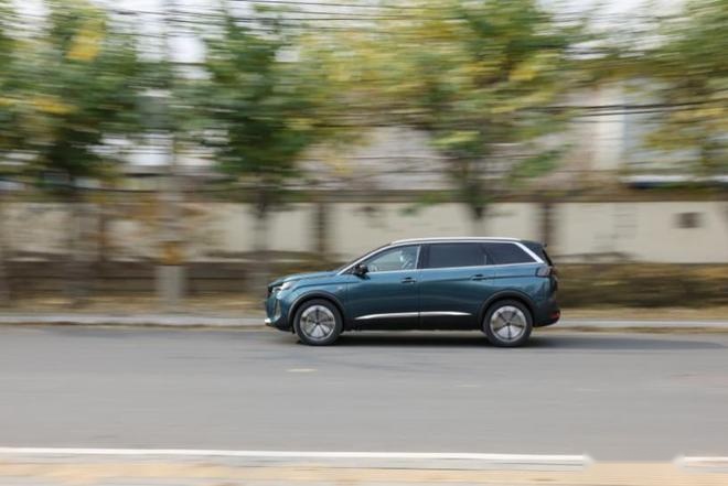 个性兼具功能性，搭载1.8T+8AT，试驾东风标致新款5008