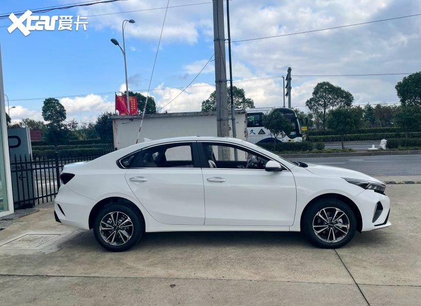 2023款起亚k3到店,外观小k5,全系四缸 自动挡,不愧是务实之选