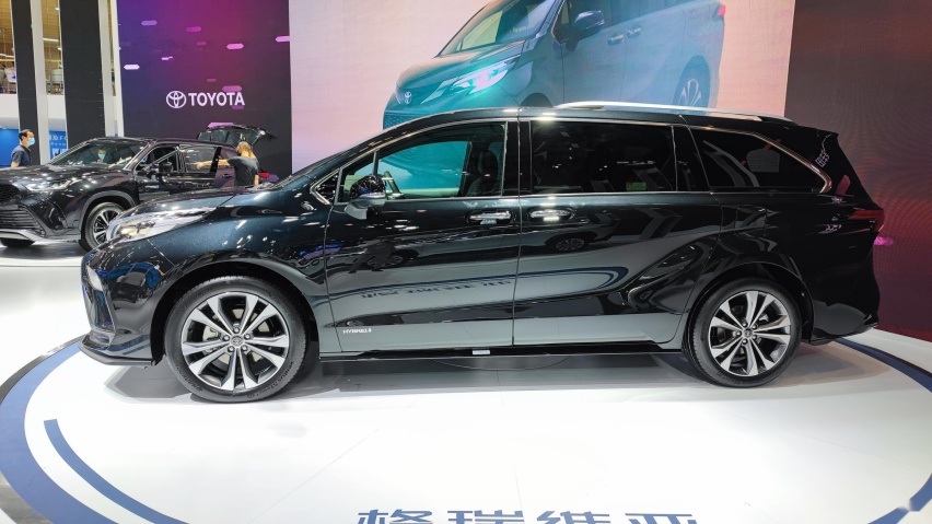 GL8劲敌，丰田再推奶爸MPV，油耗不到6个，4年/10万公里免费保养