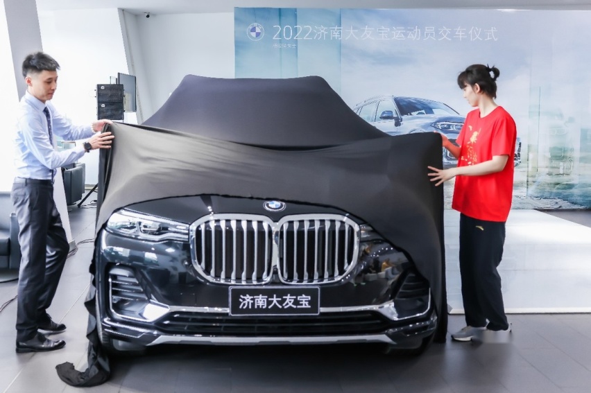 驾驭完美，荣耀同行-济南大友宝举办中国游泳运动健儿交车仪式