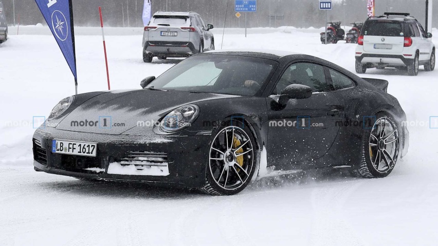 保时捷911 Turbo S谍照，尾翼不同，或为经典款