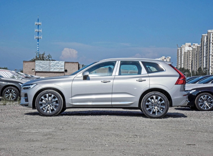 沃尔沃XC60，与宝马X3同级别，降至30万，你还买宝马X1吗？