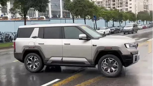 【E汽车】方程豹汽车豹8实车曝光
