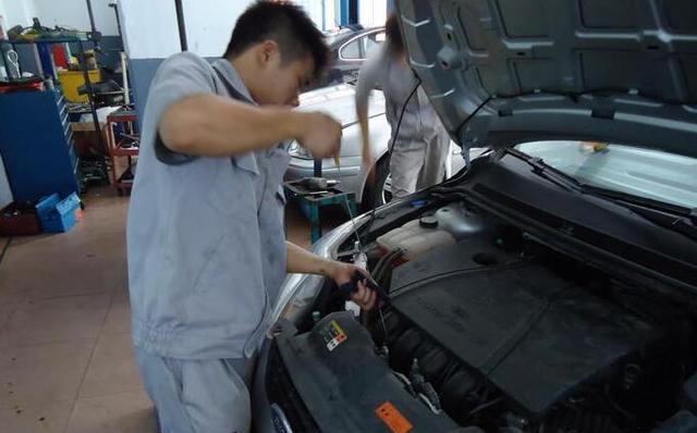 为什么你的车比别人的更费油？老司机教你几个降低油耗的好办法！