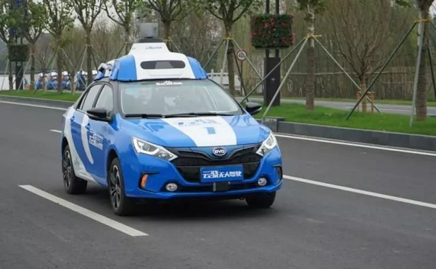 百度与极狐合作造无人驾驶新车，9月上市，48万一台你会买吗？