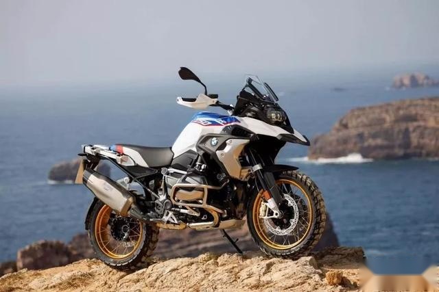最强“拳击手”水平对置双缸发动机，全新BMW R 1250来了