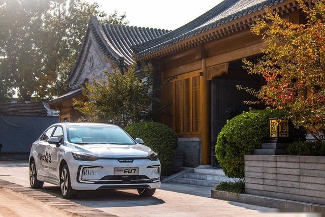能用BEIJING当车标的都不一般，EU7就算一个