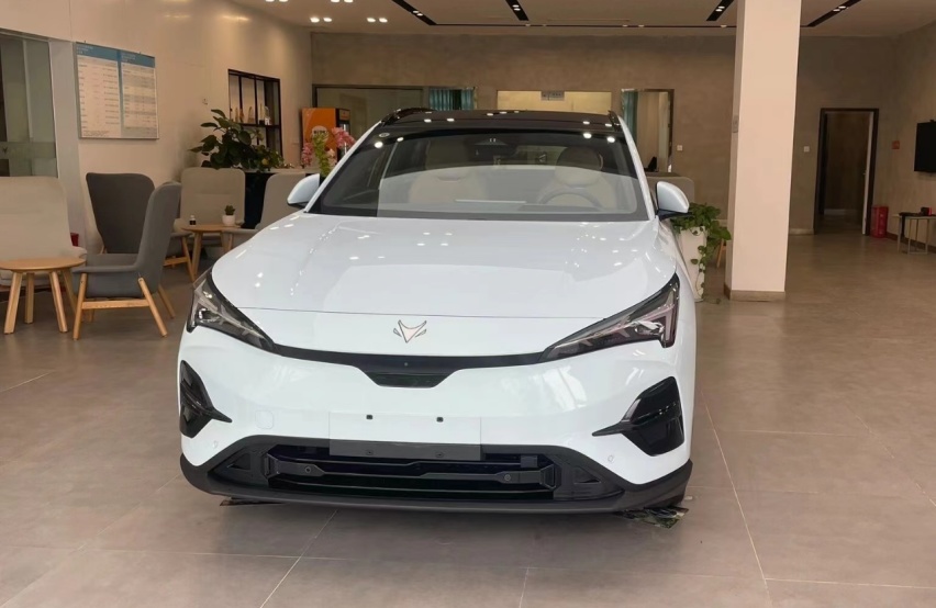 极狐阿尔法T5到店，大过元PLUS配“冰箱”，续航660km+800V