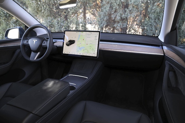 时隔四年半迎来换代，全新蔚来ES6对比Model Y，能添几分胜算？