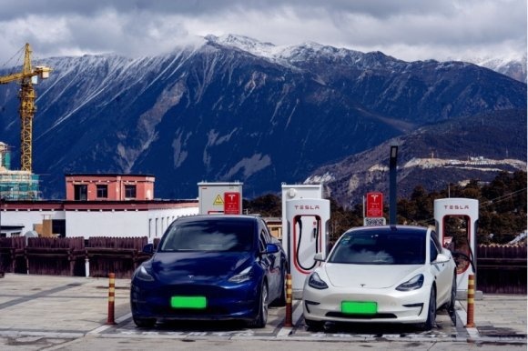 2.1秒破百！特斯拉Model S Plaid空降昆明