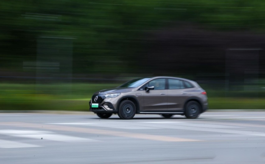 试驾奔驰EQE SUV：先是奔驰，后才是新时代的电动汽车