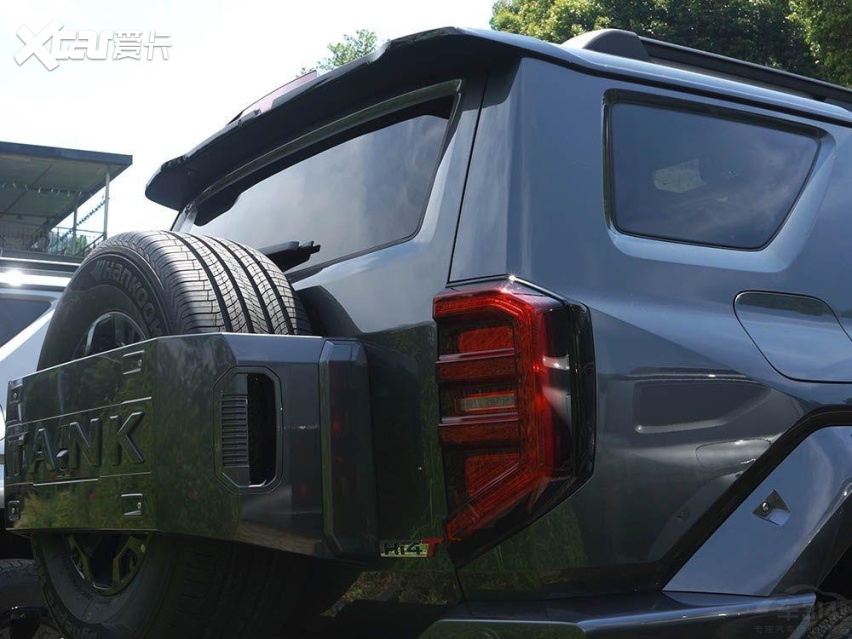 买自主硬派SUV，选坦克400 Hi4-T还是方程豹豹5？