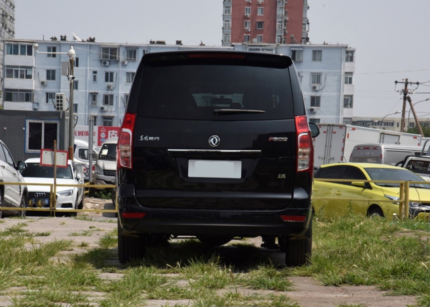 7座车算什么，东风风行推9座车，价不到10万，载人拉货两用
