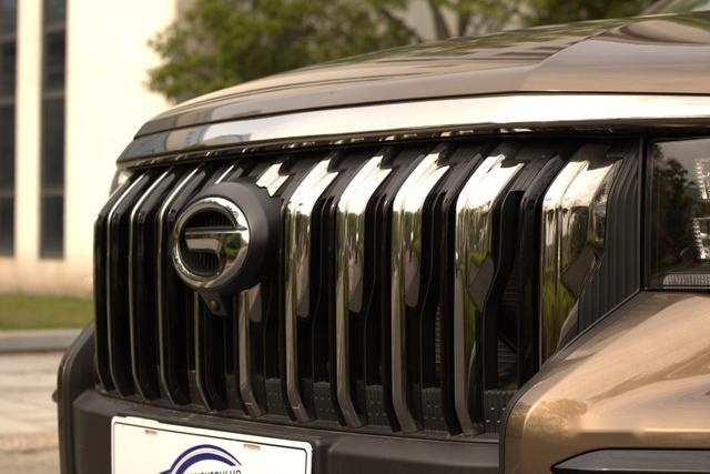 硬派运动中型SUV,最大252马力,20万内入顶配,实拍广汽传祺GS8S