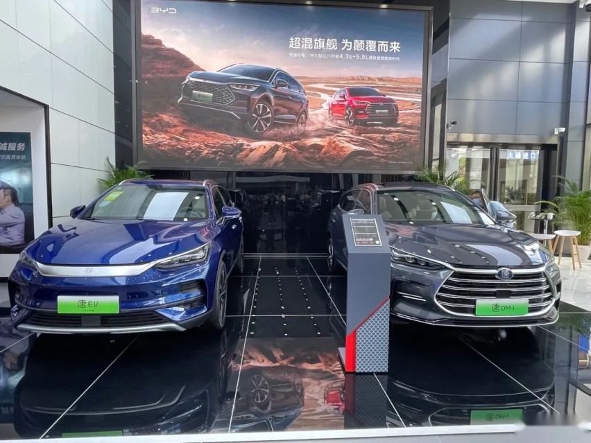 【探店】在上海最新的比亚迪王朝网4S店买车，是种怎样的体验