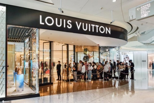 又是国金shopping的一天，遇到了林肯航海家车主