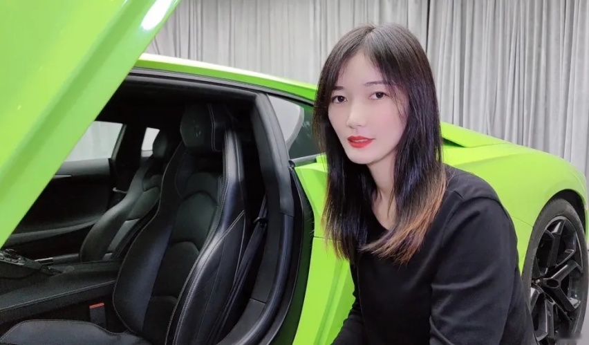 兰博基尼Aventador LP700-4半价！男生眼里的大牛女生眼里是什么？