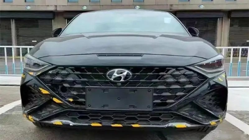 北京现代新款菲斯塔再曝光、宝马全新一代X2谍照曝光…