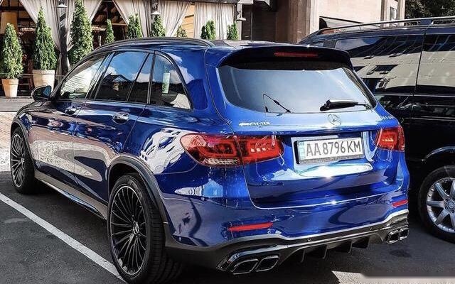 全新梅赛德斯 AMG GLC 63海外街头实拍