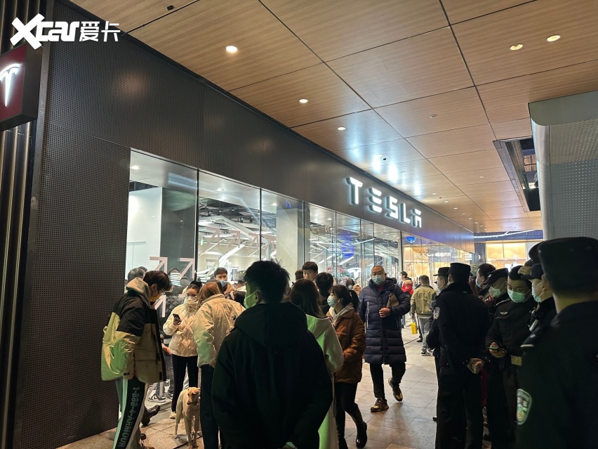 降价后的特斯拉值得买吗？与同价位燃油车相比有何优劣势？