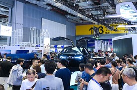 南京天路飞行汽车亮相2025国际低空经济博览会