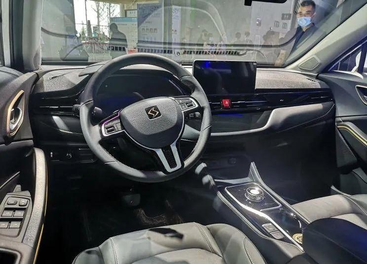 江淮要换车标了吗？佘才荣、张文根解答江淮X8为何悬挂思皓标