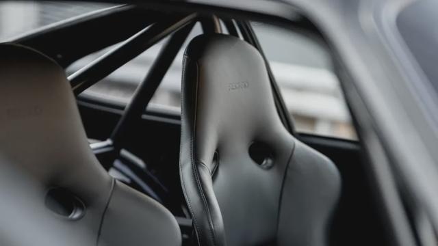 保时捷超跑被改成硬汉越野车 这通过性还可以不？