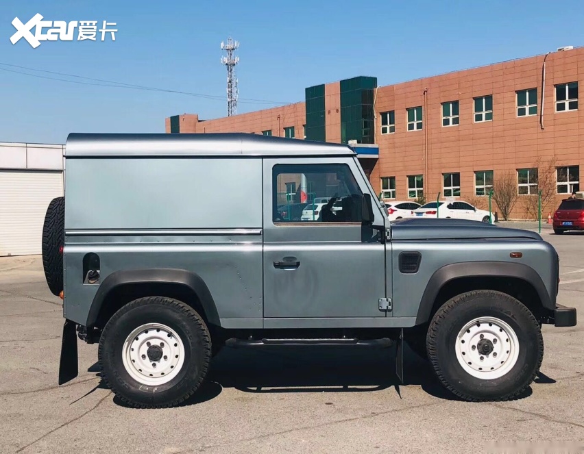 坚固耐用越野能力出色路虎卫士90两门版外观粗狂内饰细腻