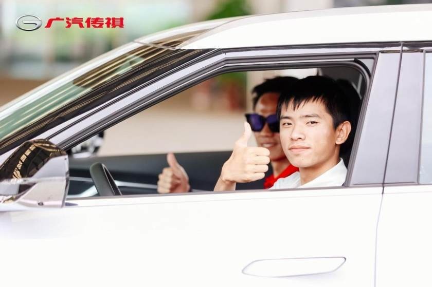 听说年轻人钟意的第一台车都选TA？那当然要去试试啊！