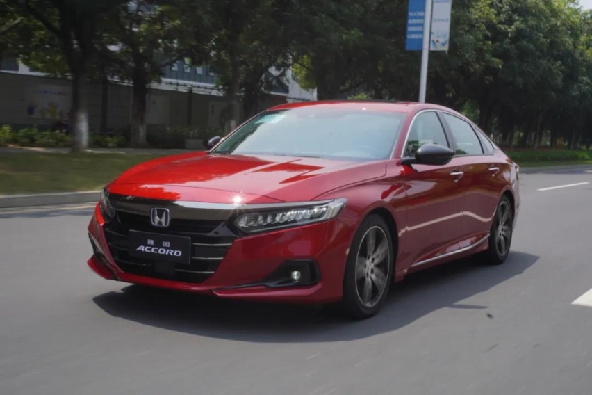 适合36岁私企老板开的中级车！亚洲龙、帕萨特、雅阁怎么选？