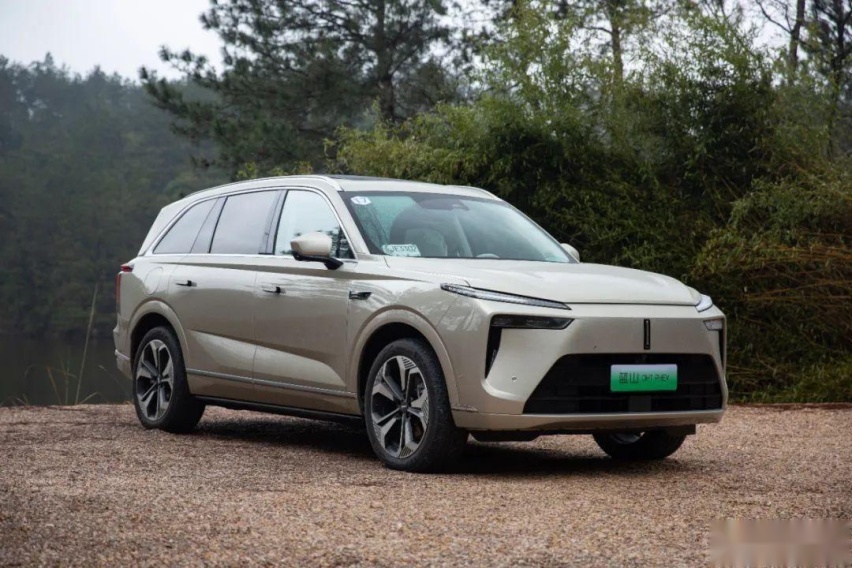 30万、插混、大六座SUV，这杯“蓝山”要硬刚理想L8？