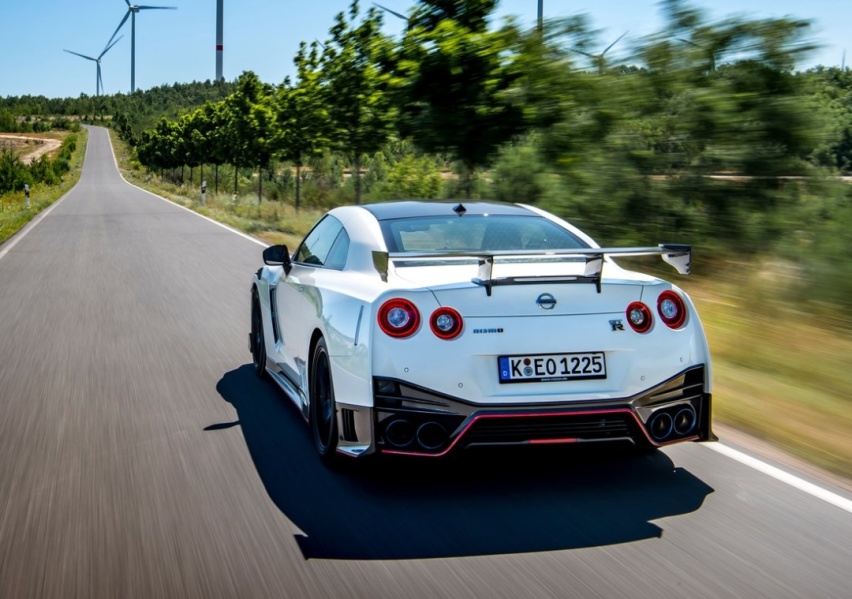 GTR R35不光是超跑杀手，更振兴了身陷泥潭的日产？