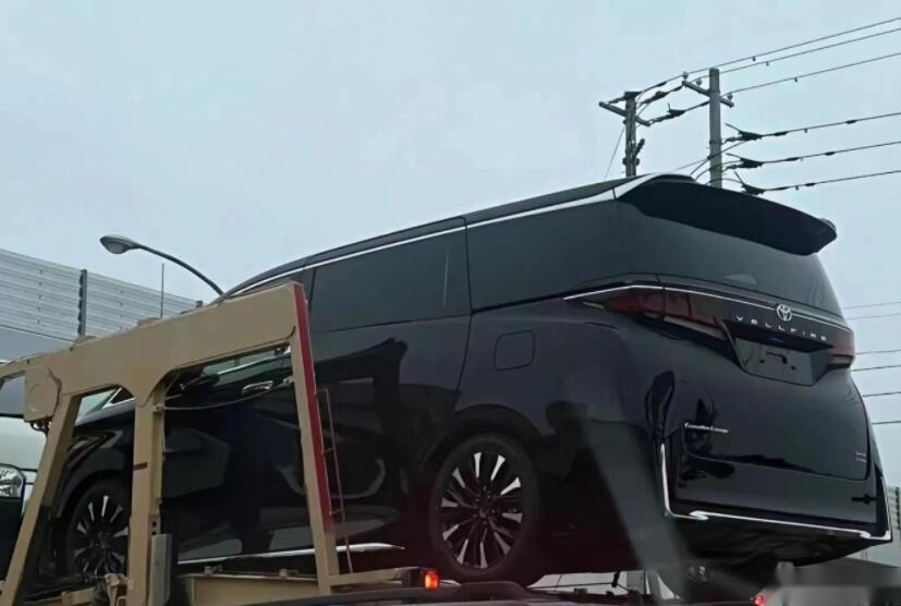 埃尔法姊妹车！6月21日全球首发，丰田全新皇冠威尔法实车曝光