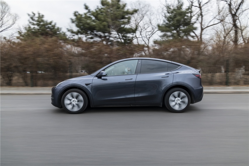 试驾国产特斯拉Model Y 向实用性倾斜 价格是真香