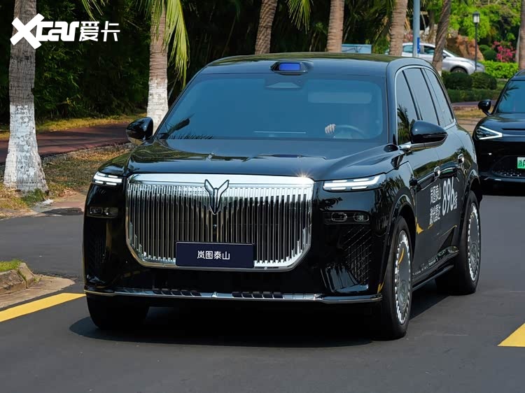 岚图汽车亮相第六届消博会 岚图泰山点燃消费热情
