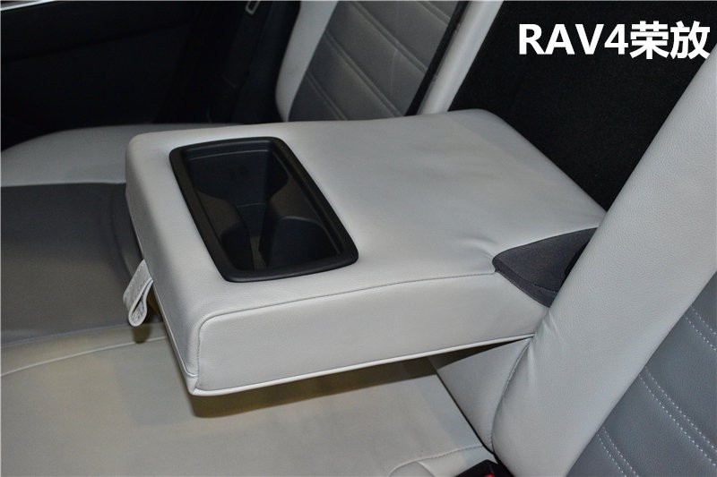 全新RAV4荣放对比CR-V：丰田这一次能翻身吗？