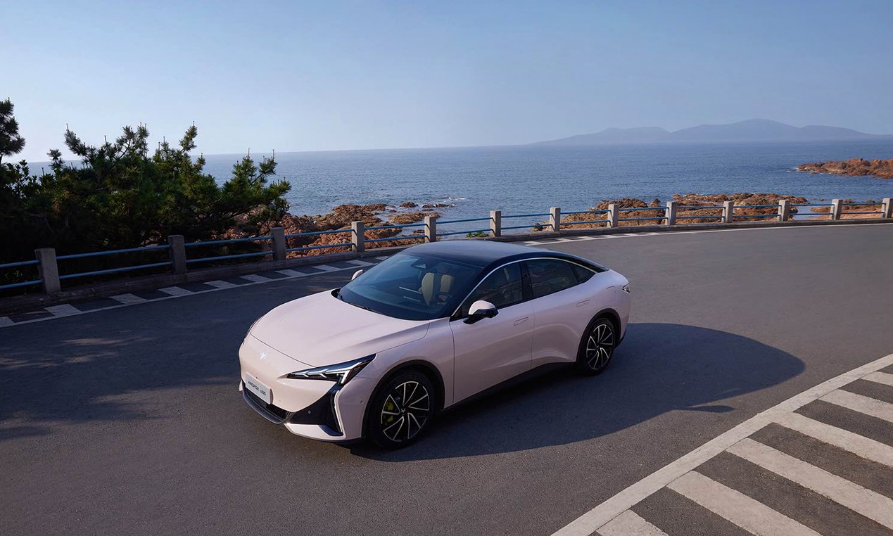 12萬起開啟油電雙殺模式 北汽極狐5系雙星限時優惠3.1888萬 12萬起開啟油電雙殺模式 北汽極狐5系雙星限時優惠3.1888萬