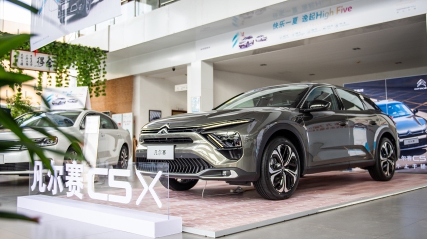法系旗舰独领风潮，凡尔赛C5 X到店实拍