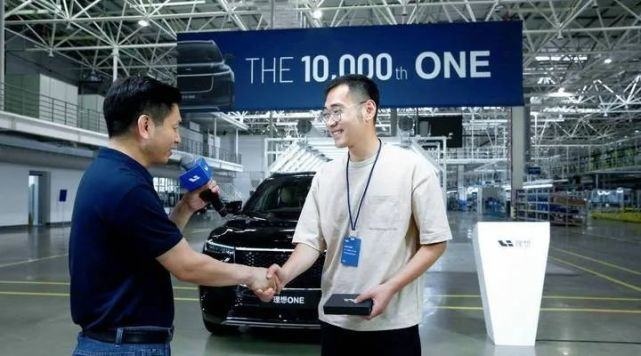 出租车顺风车暂停出京;理想ONE交付1万台