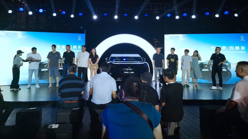 智能科技拉满 重庆首批阿维塔11鸿蒙版用户喜提爱车
