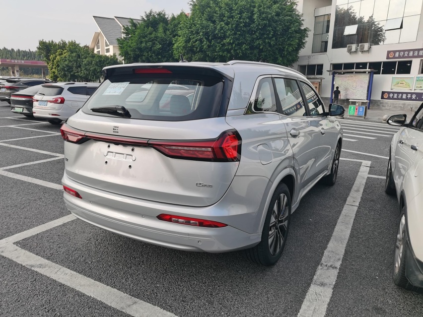 问界M7平替？蓝电E5 PLUS到店，配华为车机，续航1300km