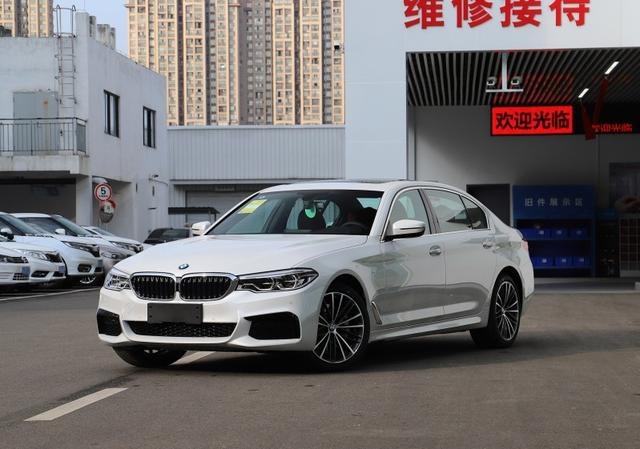 红旗H9官图发布，日后它的竞争对手，将是哪些豪华轿车？