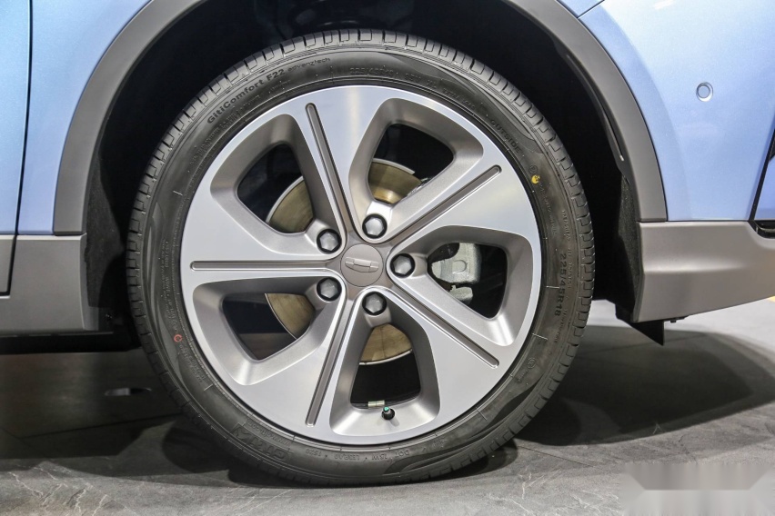 定位紧凑型纯电动 SUV 深港澳车展实拍几何 C